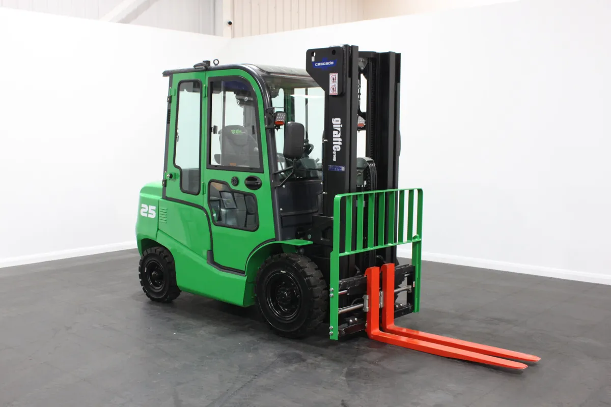 giraffe FD25 Premium | Full Cab Diesel |  Forklift - Image 1