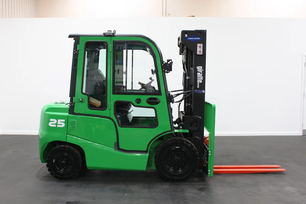 giraffe FD25 Premium | Full Cab Diesel |  Forklift - Image 4