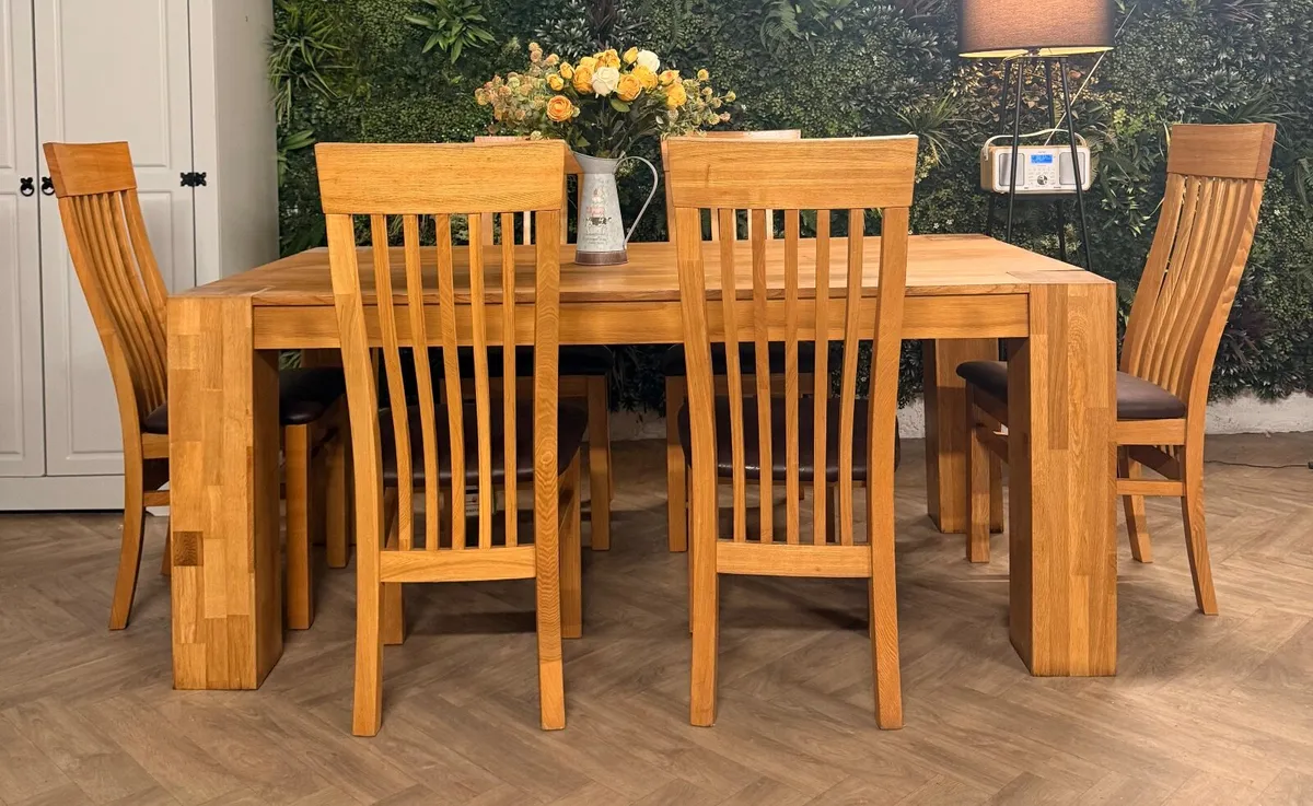 Oak kitchen/dining table & 6 chairs - Image 2