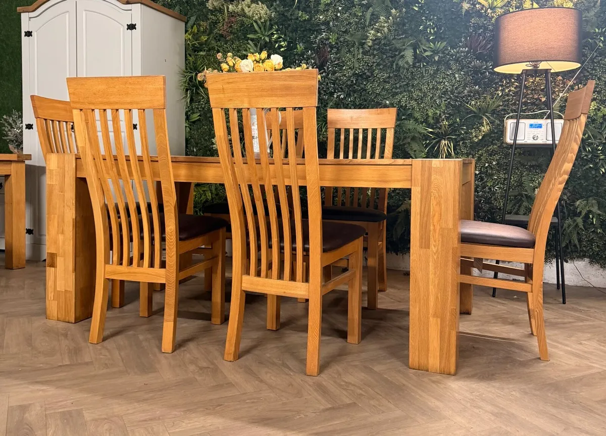 Oak kitchen/dining table & 6 chairs - Image 3