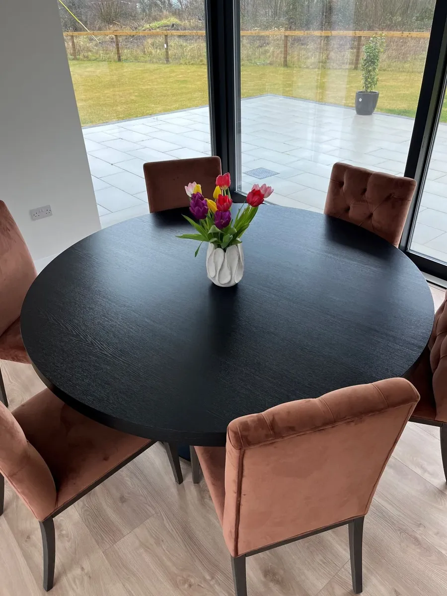 Ventura Round Dining Table & Chairs - Image 1