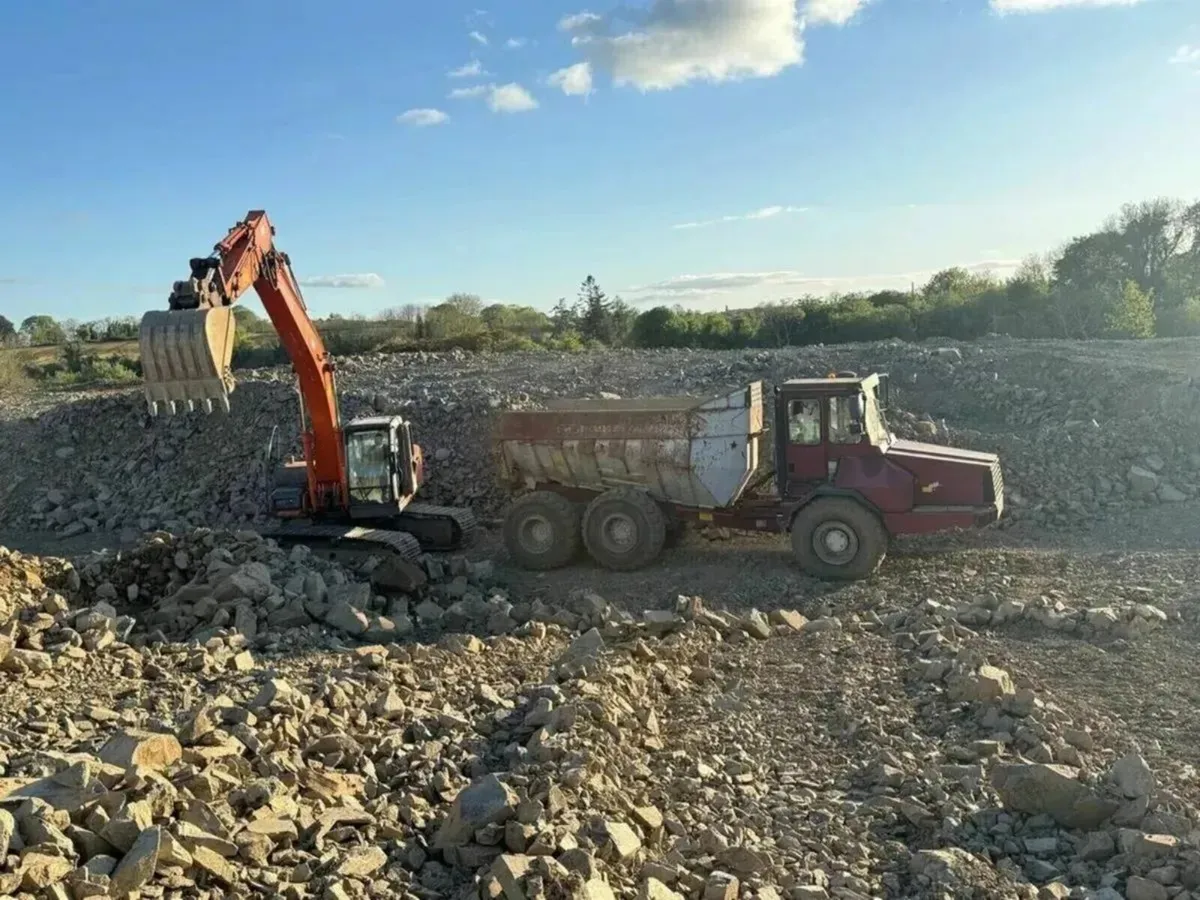Hardcore Rock Fill Digger On Site - Image 1
