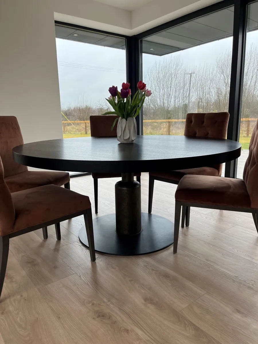 Ventura Round Dining Table & Chairs - Image 4