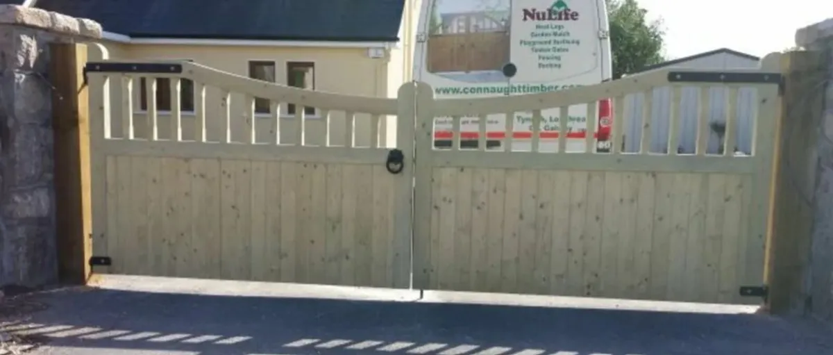 Wood Entrance Gates - Image 3