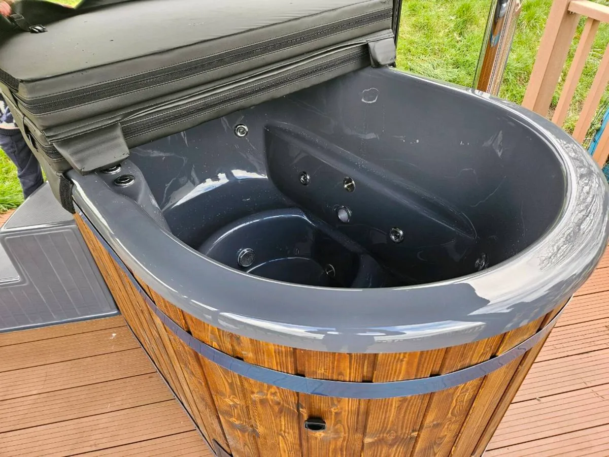 Hot tub - Jacuzzi (spa) 2 or 6 seater - Image 1