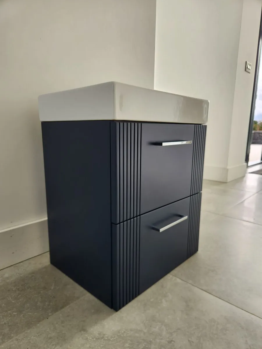 Modern wall mounted bathroom vanity unit. - Image 2