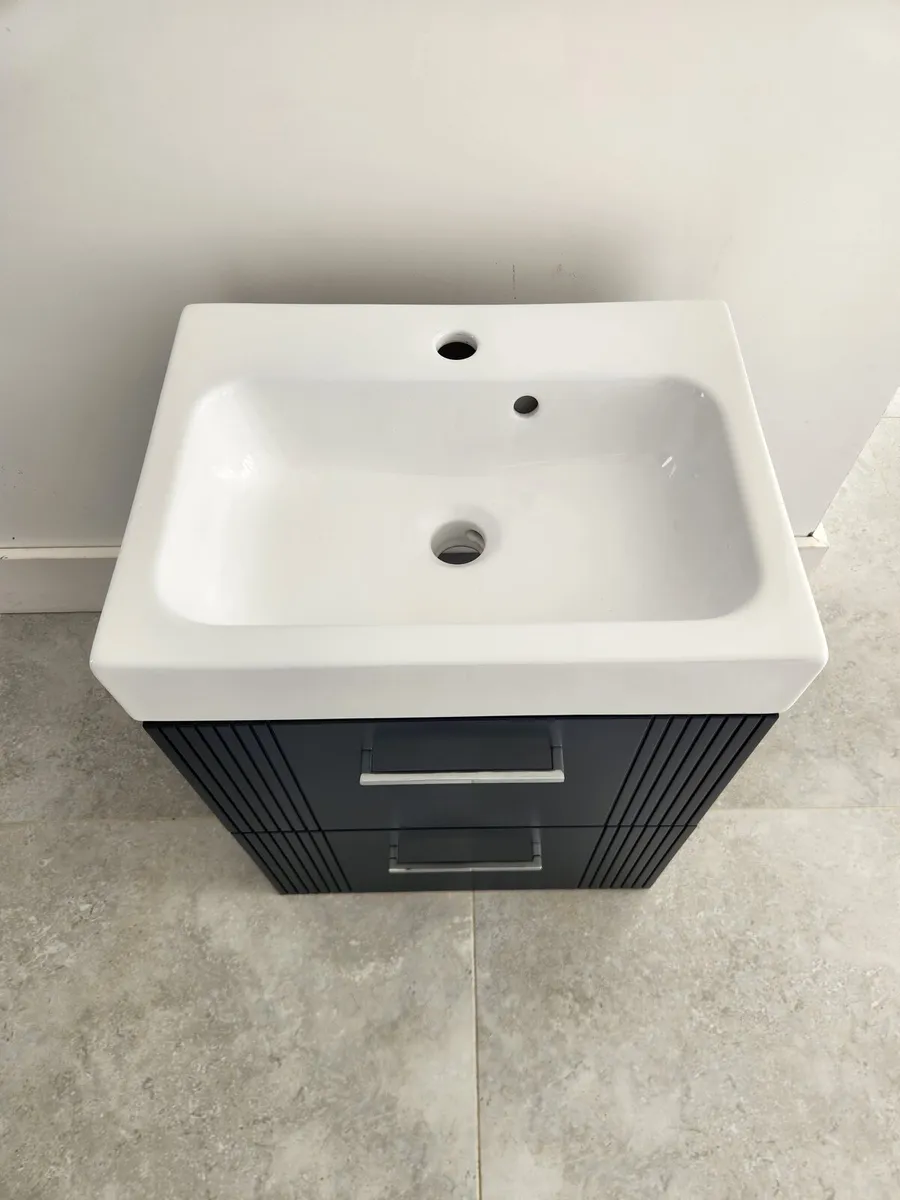 Modern wall mounted bathroom vanity unit. - Image 4