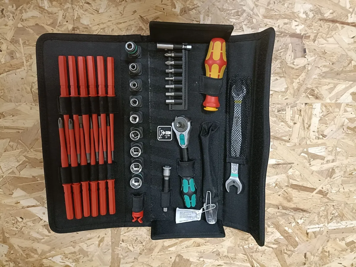 35 piece maintenance tool kit, immaculate. - Image 1