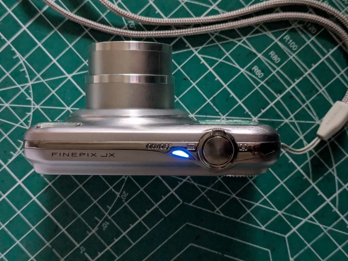 Fujifilm 14MP CCD🌈 compact camera - Image 2