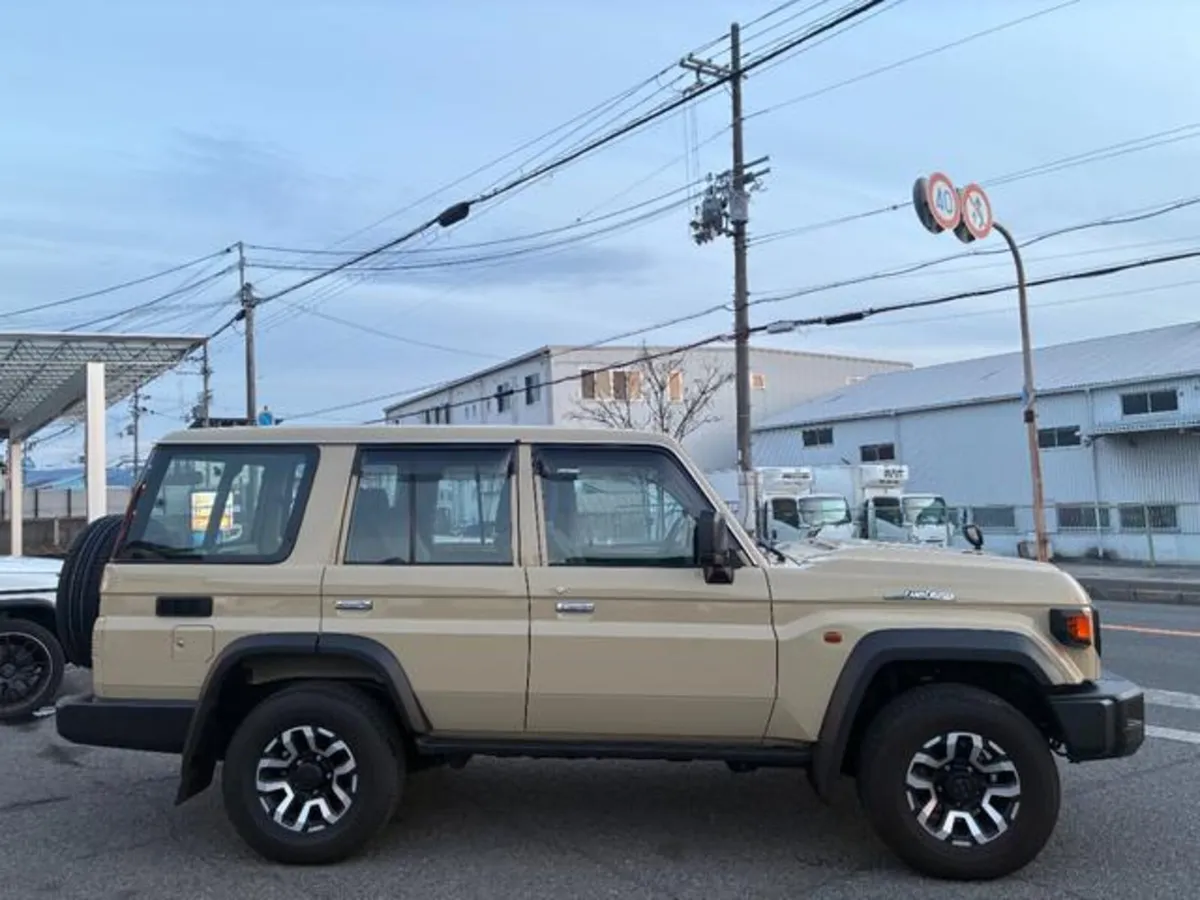 Toyota Landcruiser 70 Series 2.8 Diesel 2 seats - Image 4