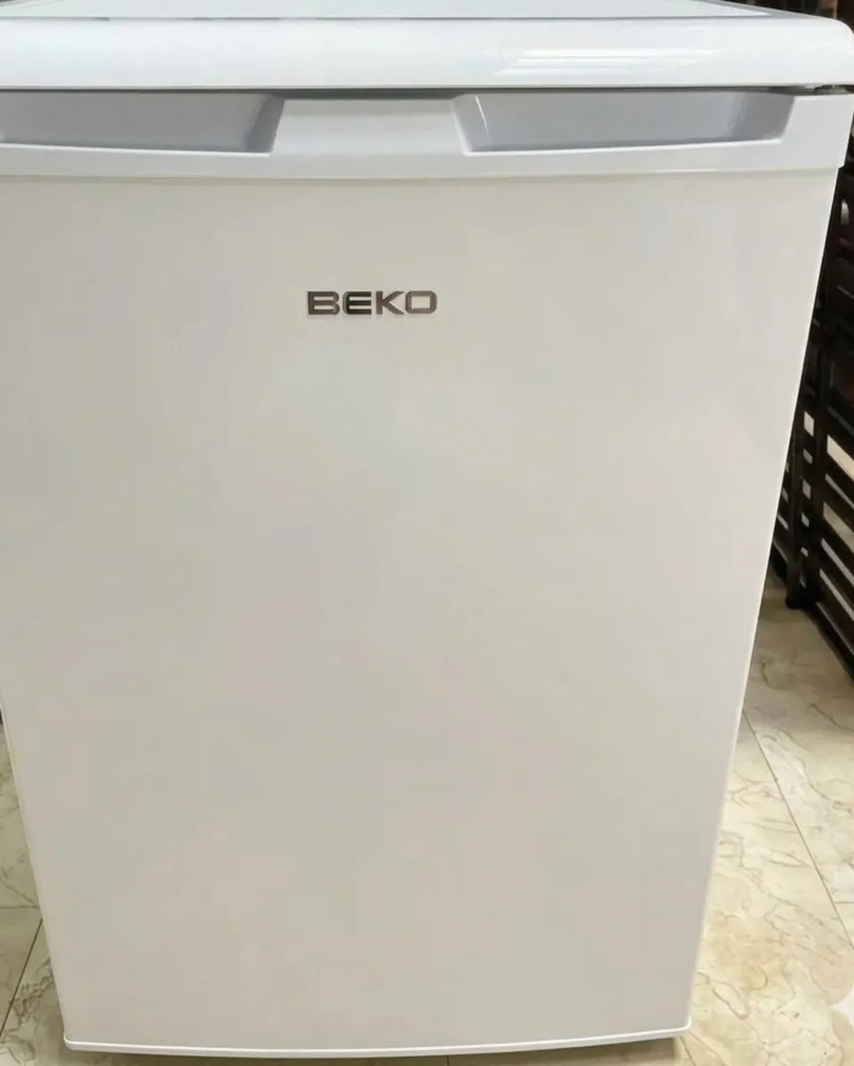 Under UnderOunterCounter Fridge - Image 1