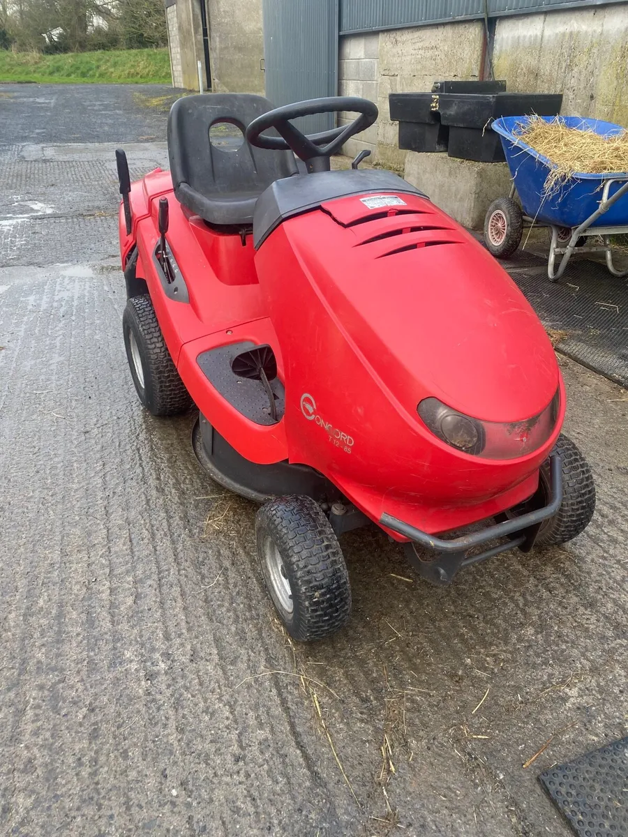 Ride on lawnmower - Image 1