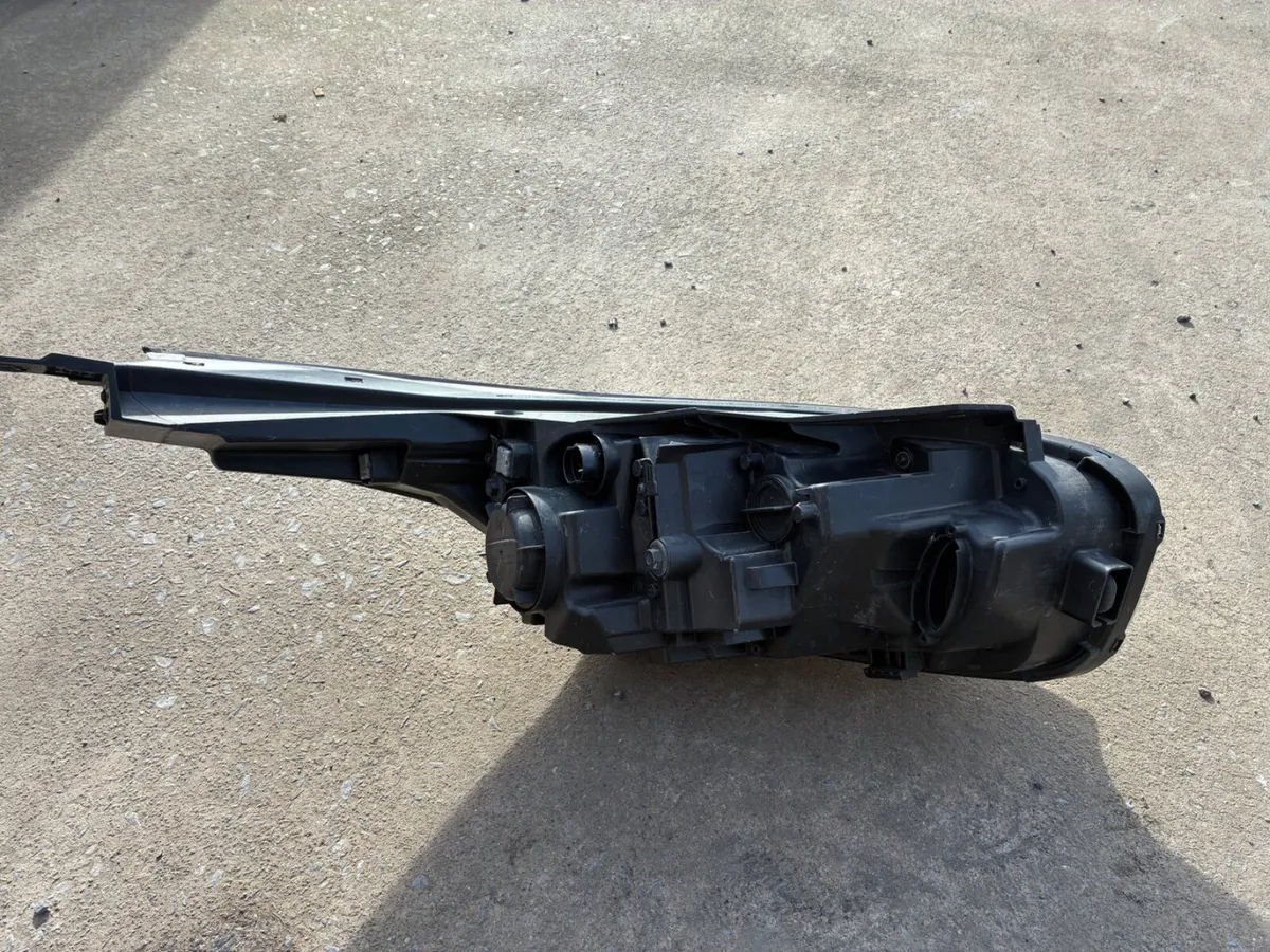 Kia XCeed headlight - Image 4