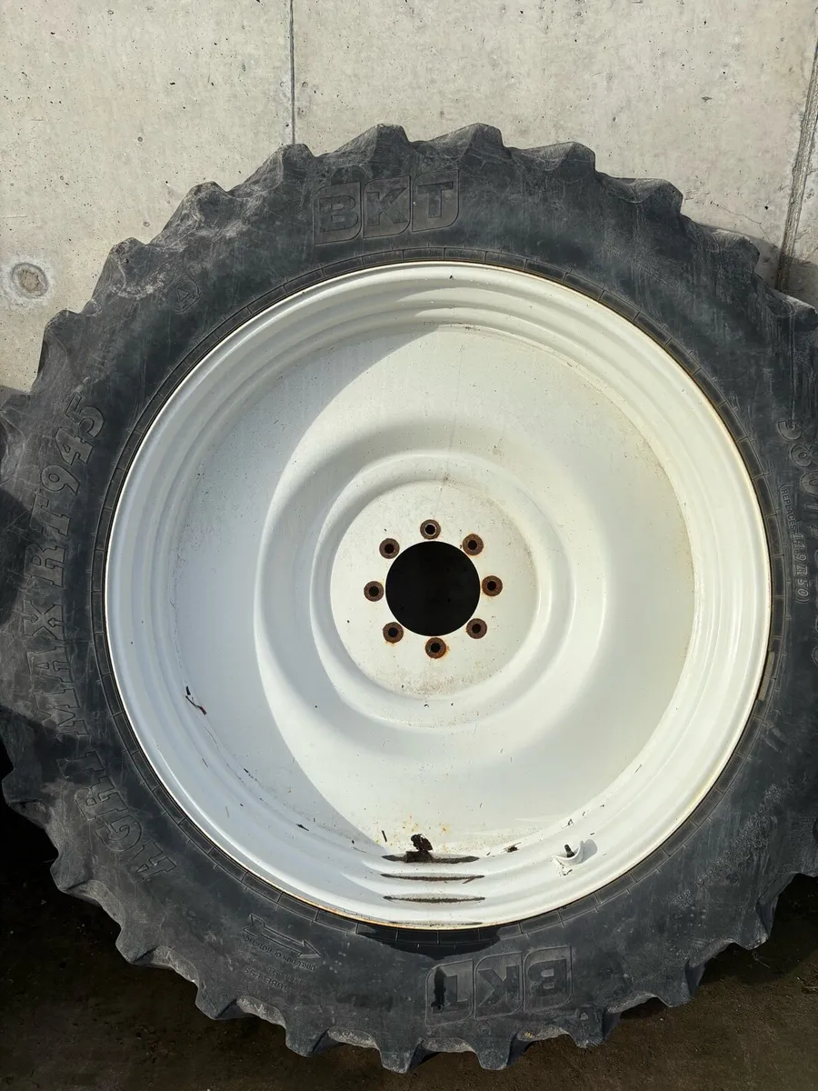 BKT - Row crops - Solid centres - Image 1