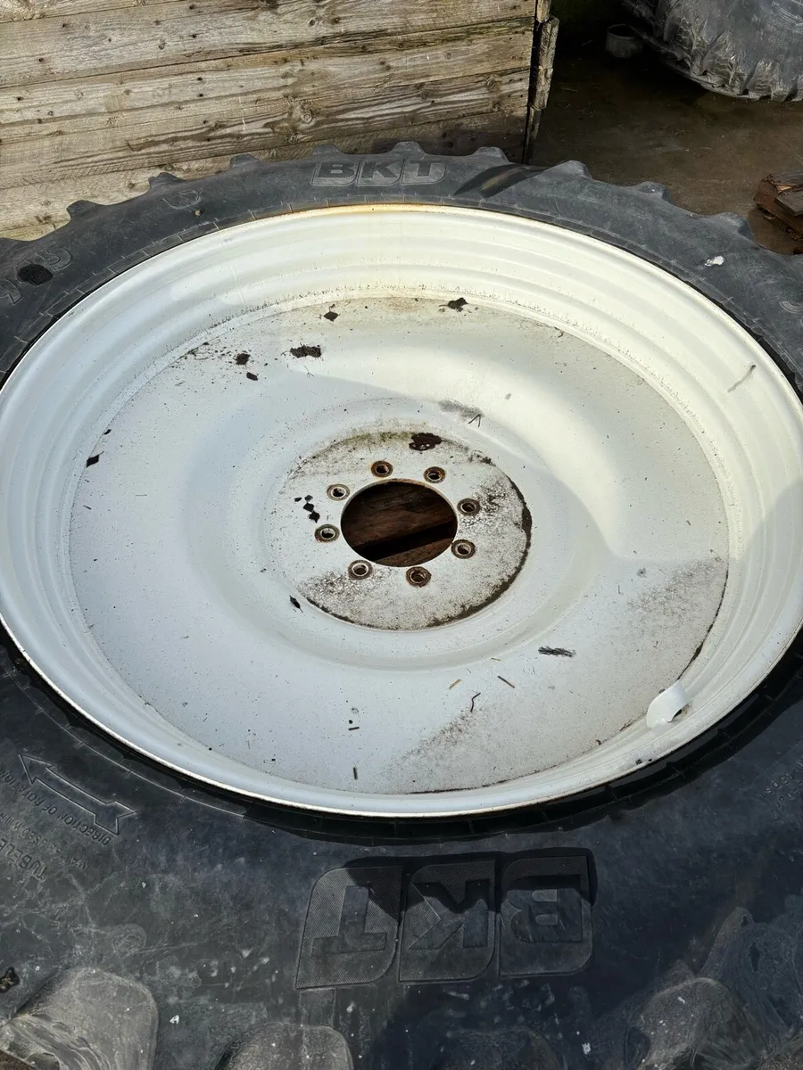 BKT - Row crops - Solid centres - Image 2