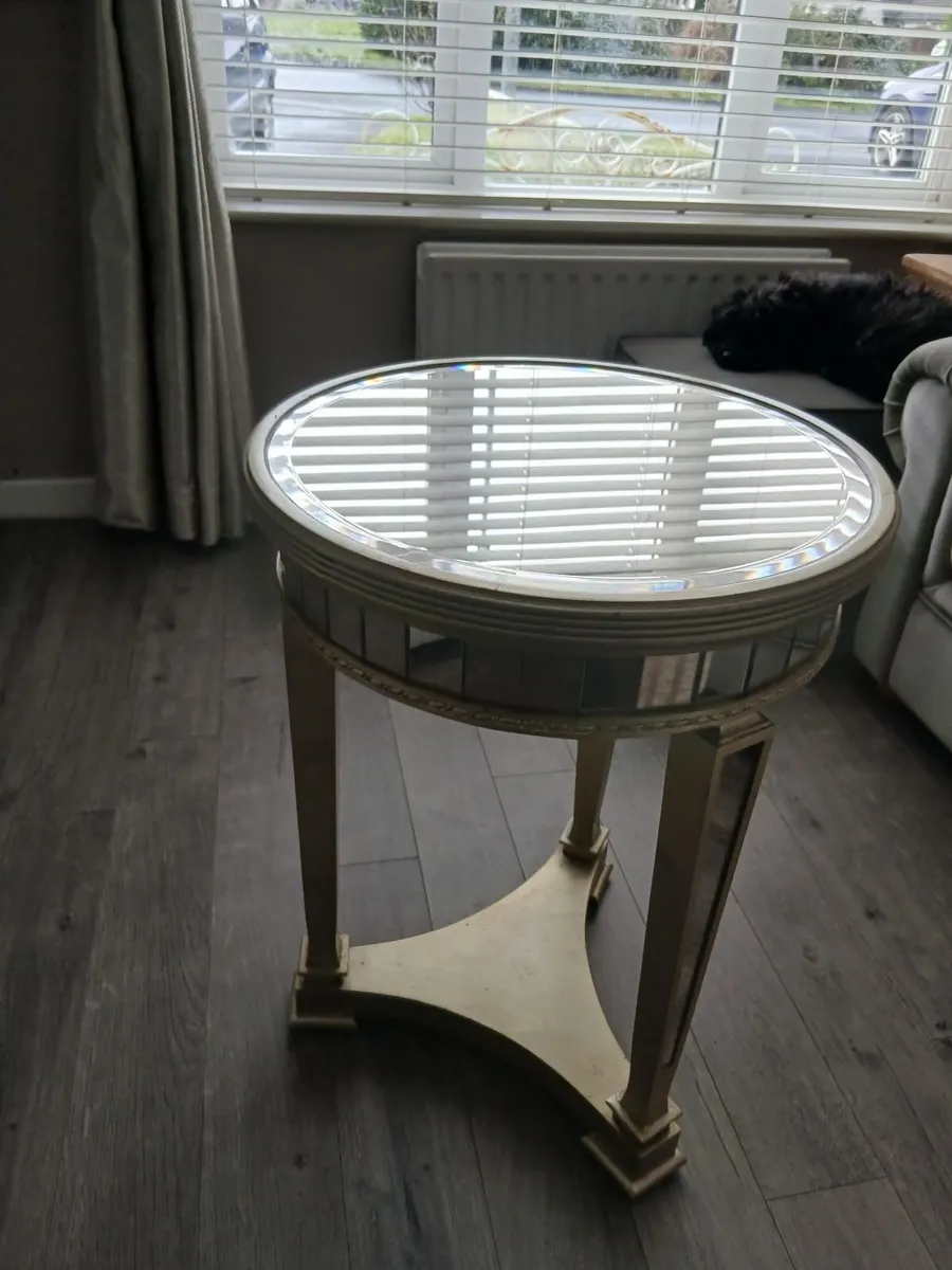 Beautiful lamp table - Image 3