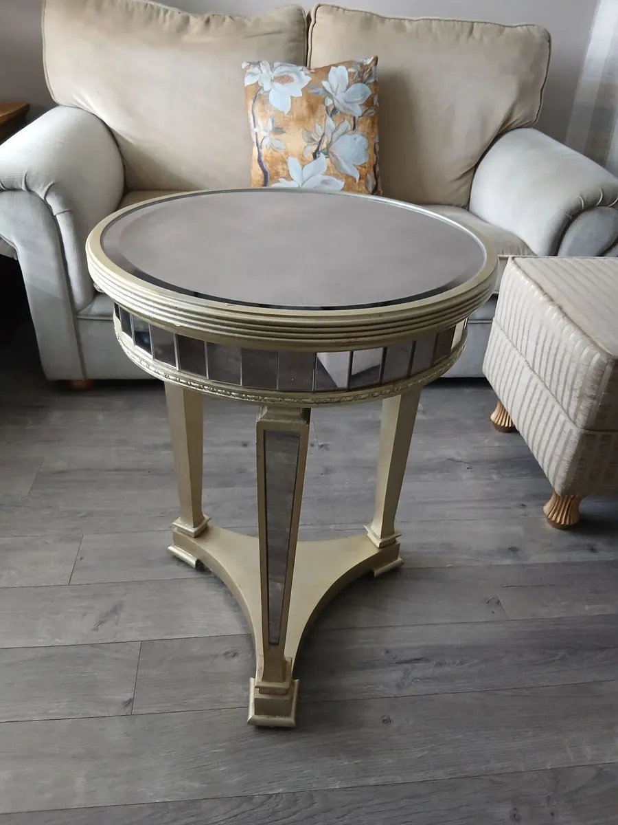 Beautiful lamp table - Image 1