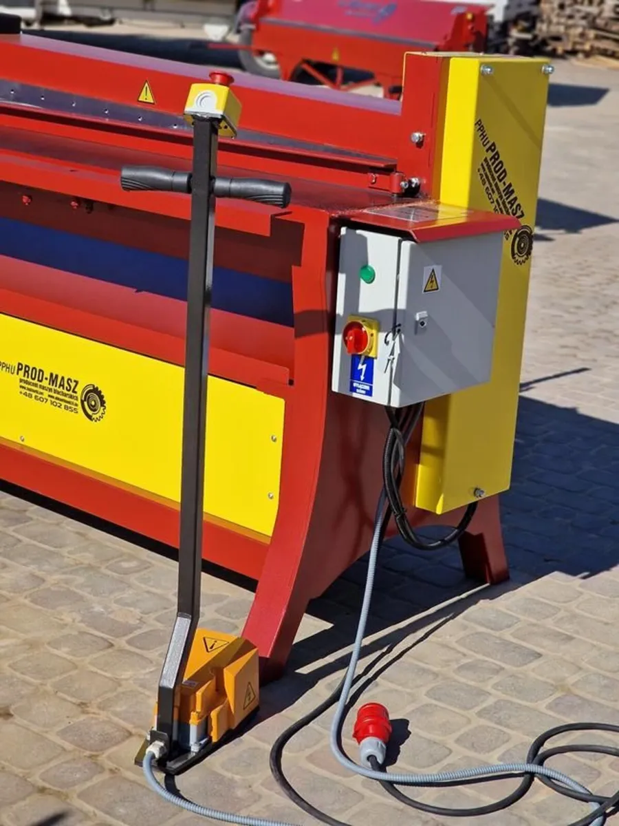 hydraulic sheet metal guillotine 3m-1.2mm steel - Image 2