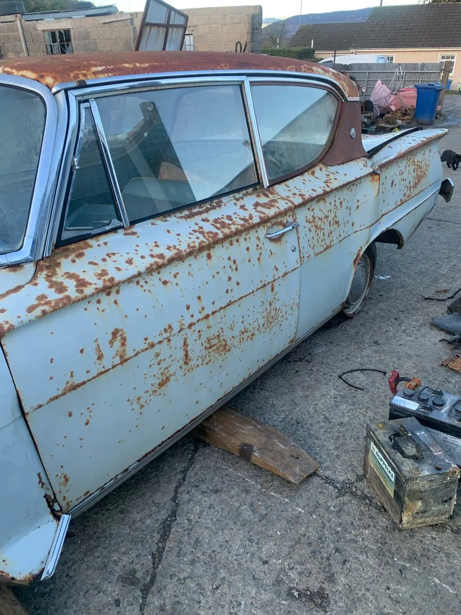 Ford Classic 315 2 Door for Breaking - Image 3