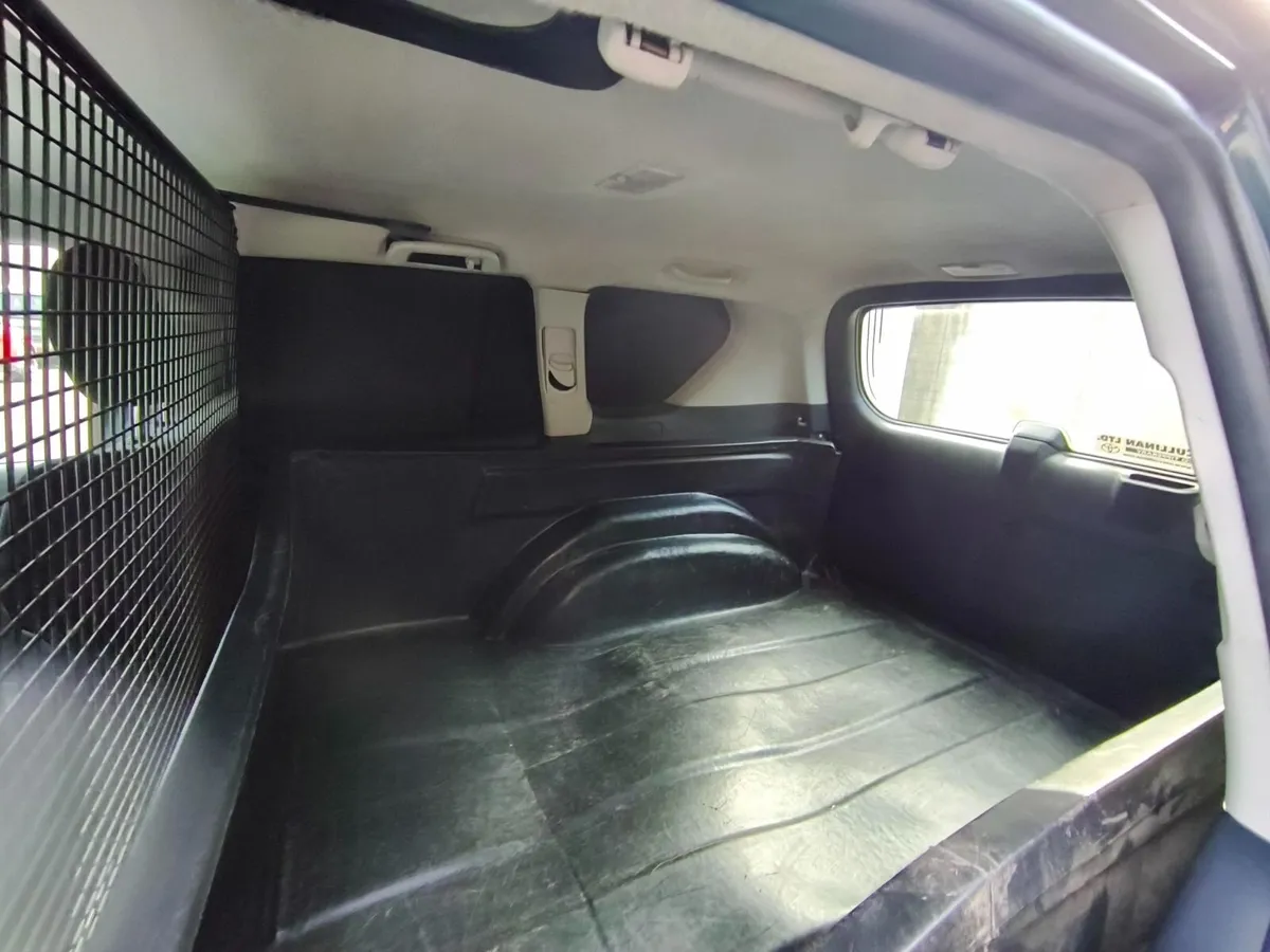 Toyota Land Cruiser 2023 - Image 4