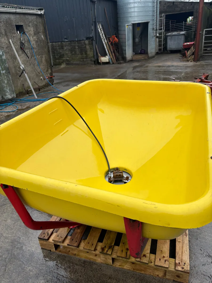 Cosmo Fertiliser Spreader - Image 4