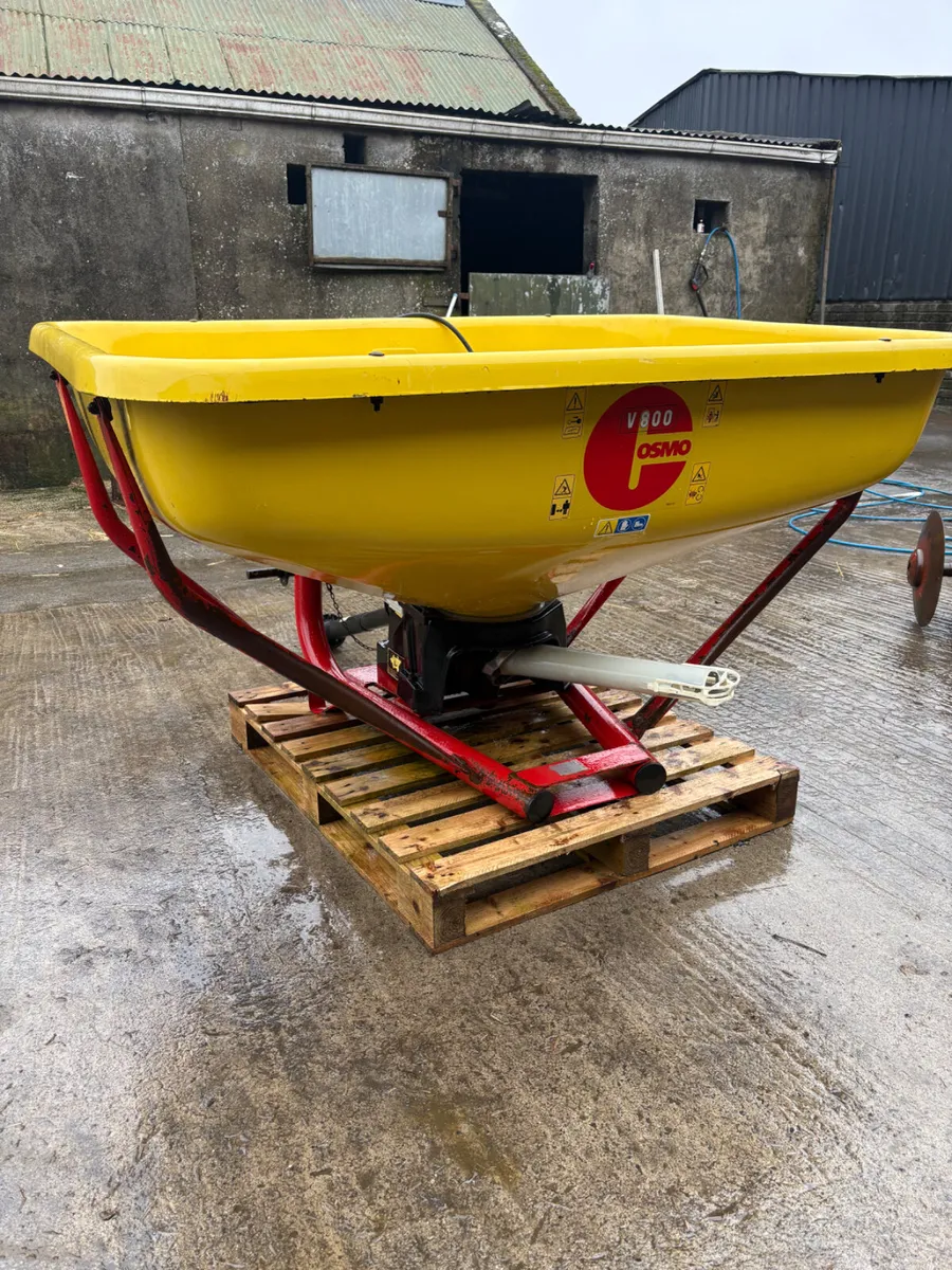 Cosmo Fertiliser Spreader - Image 1