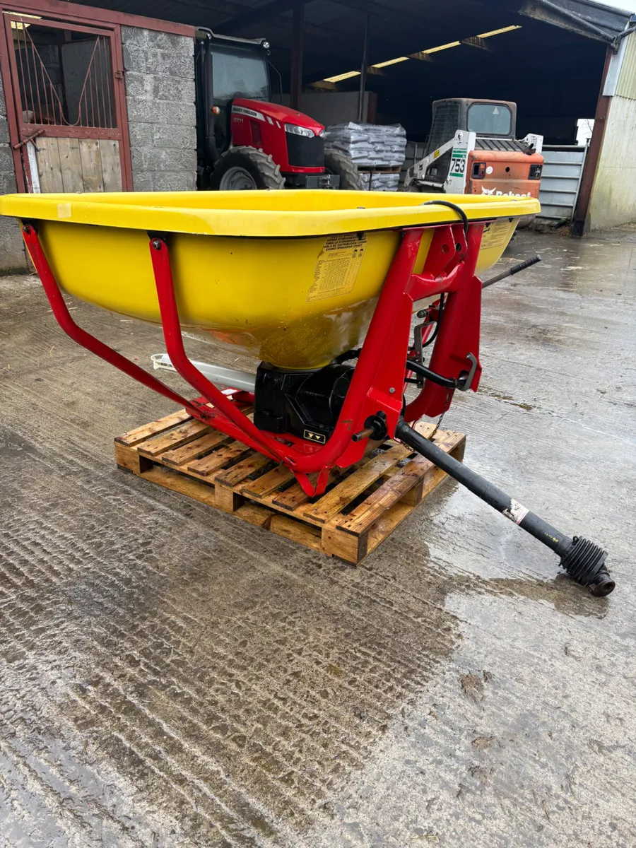 Cosmo Fertiliser Spreader - Image 2