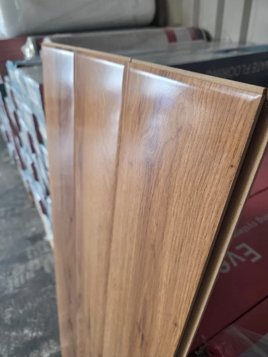 12mm Laminated Flooring High Gloss - Image 4