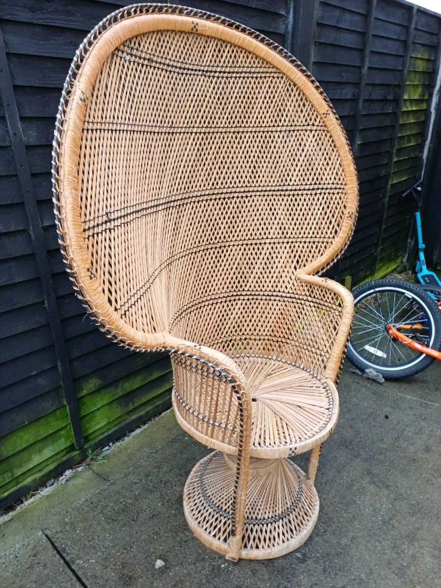 Large 1970s Peacock Throne Wicker Chair - Image 4