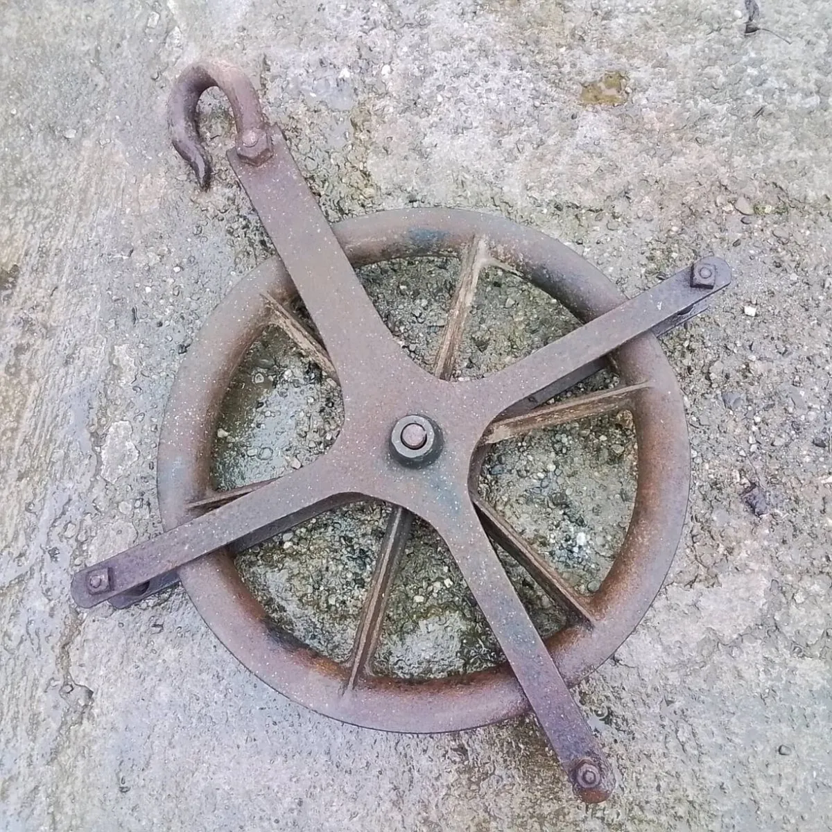 ANTIQUE AND COLLECTABLES