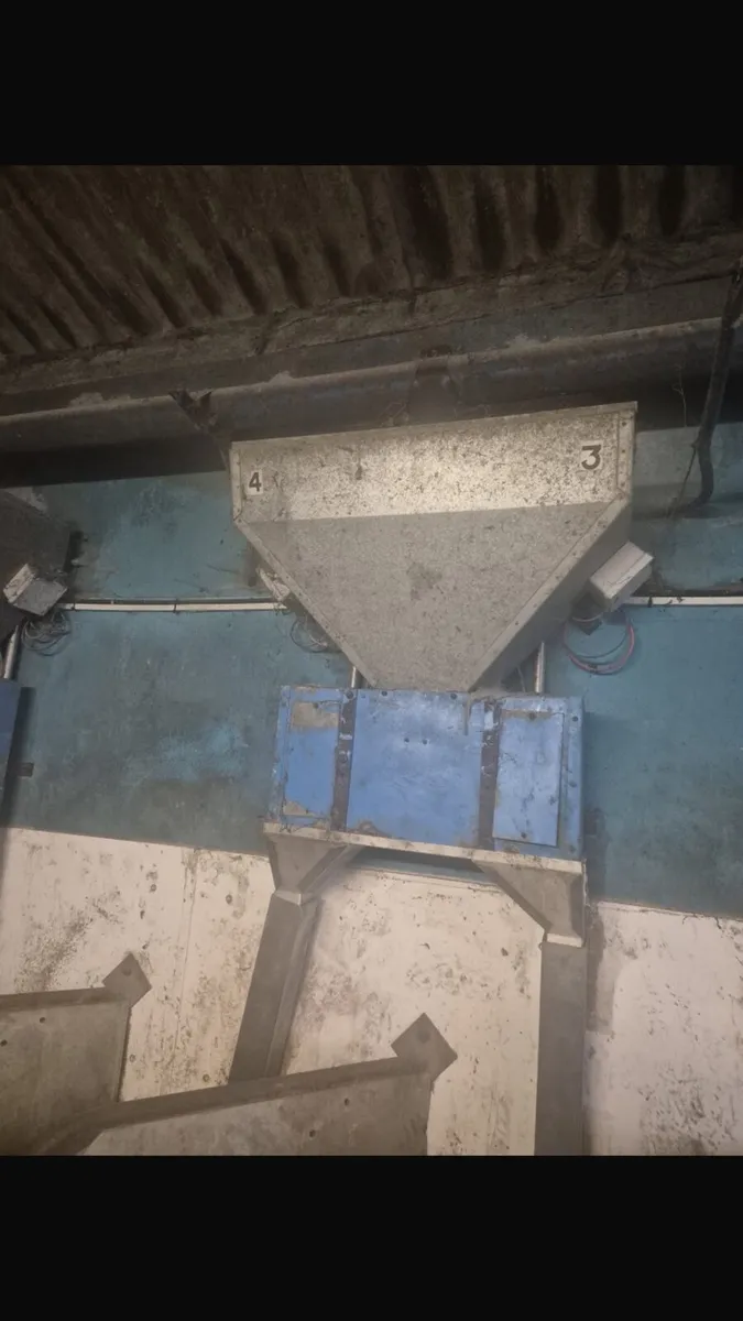 Cashman air feeders - Image 1