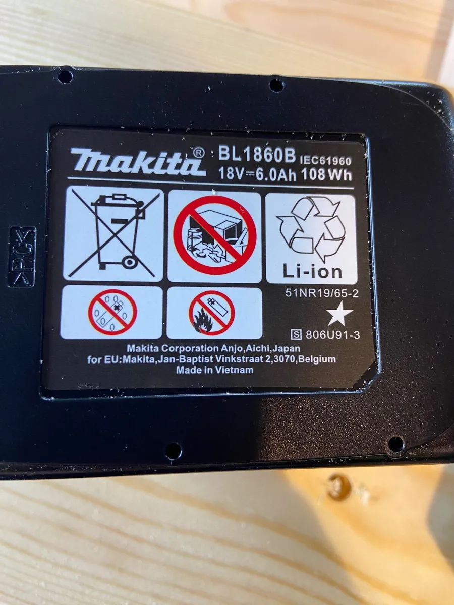 3 Makita 6 ah batteries - Image 3