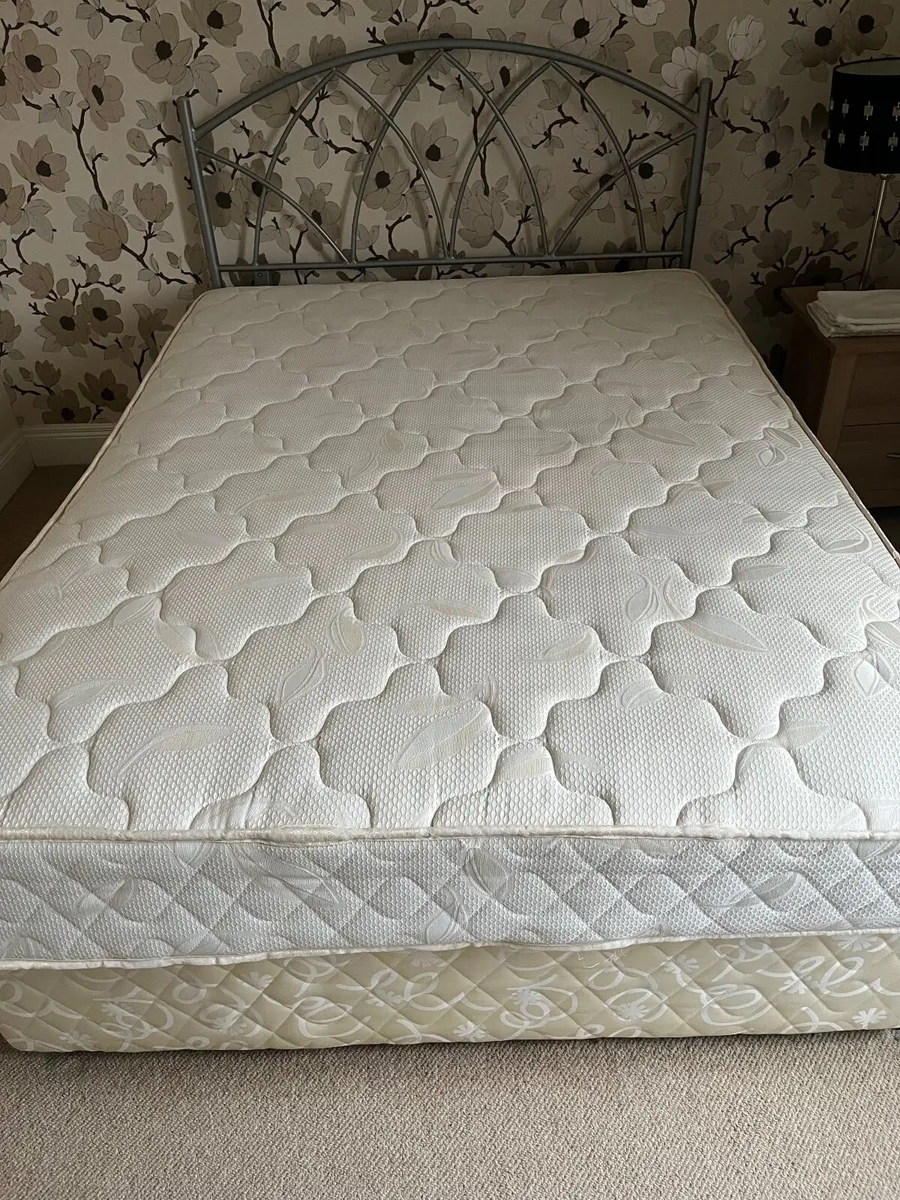4ft 6 Double bed - Image 1