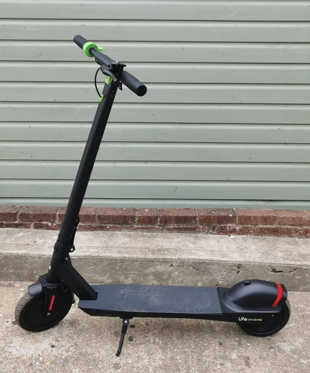 Li-Fe 250 Electric Scooter Black
