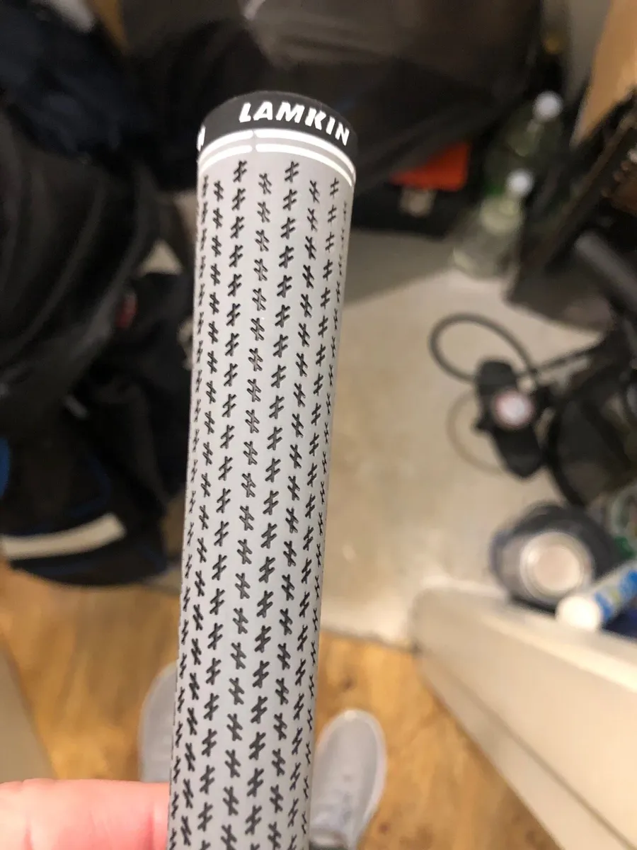 Set (10) Midsize Lamkin Crossline Grips - Image 4