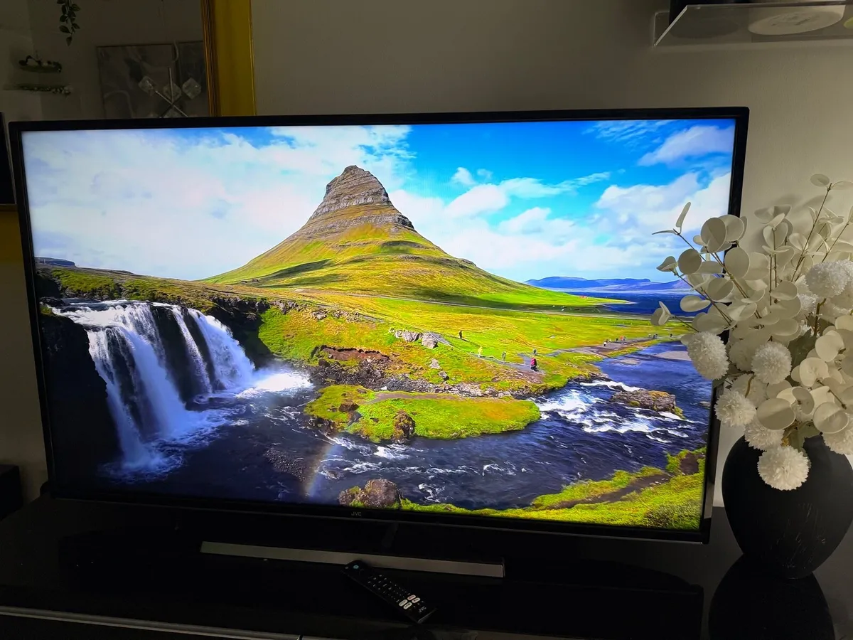 JVC 50” SMART 4K ULTRA HD TV in swords - Image 3