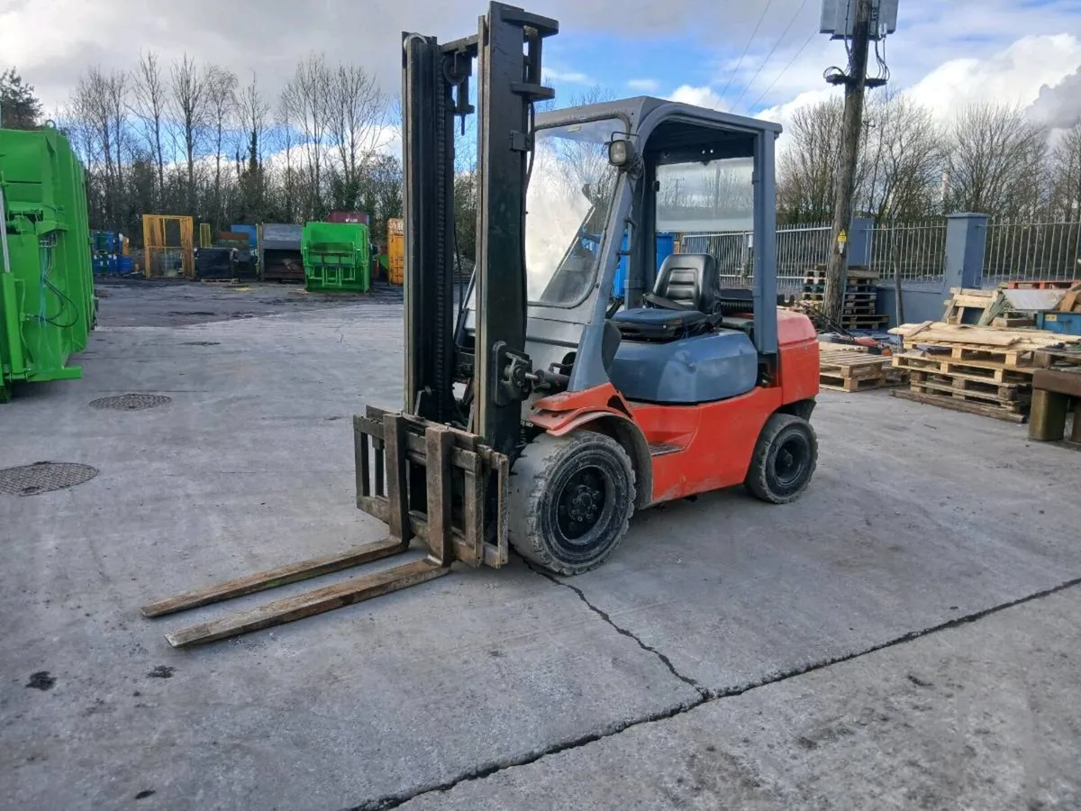 Toyota Forklift - Image 1