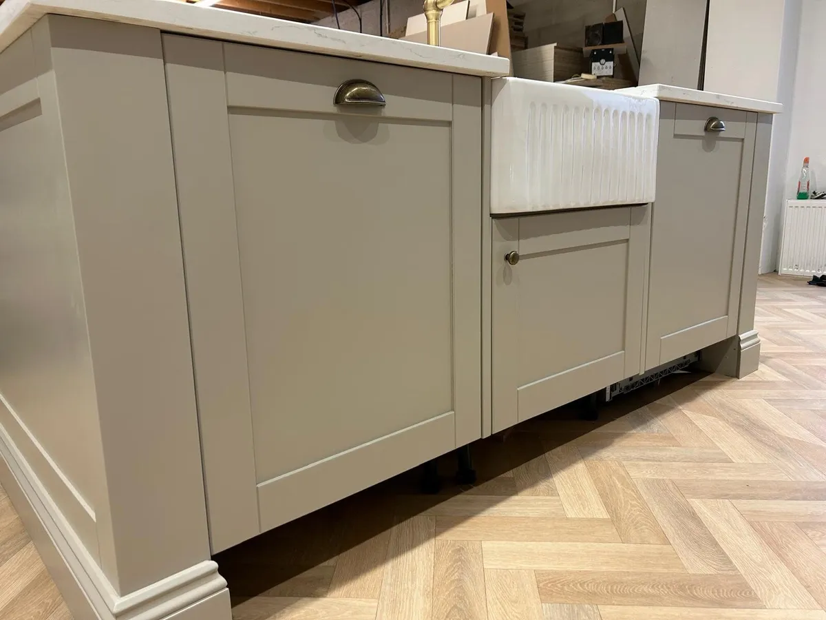 Ex display Kitchen with  quartz worktops - Image 4