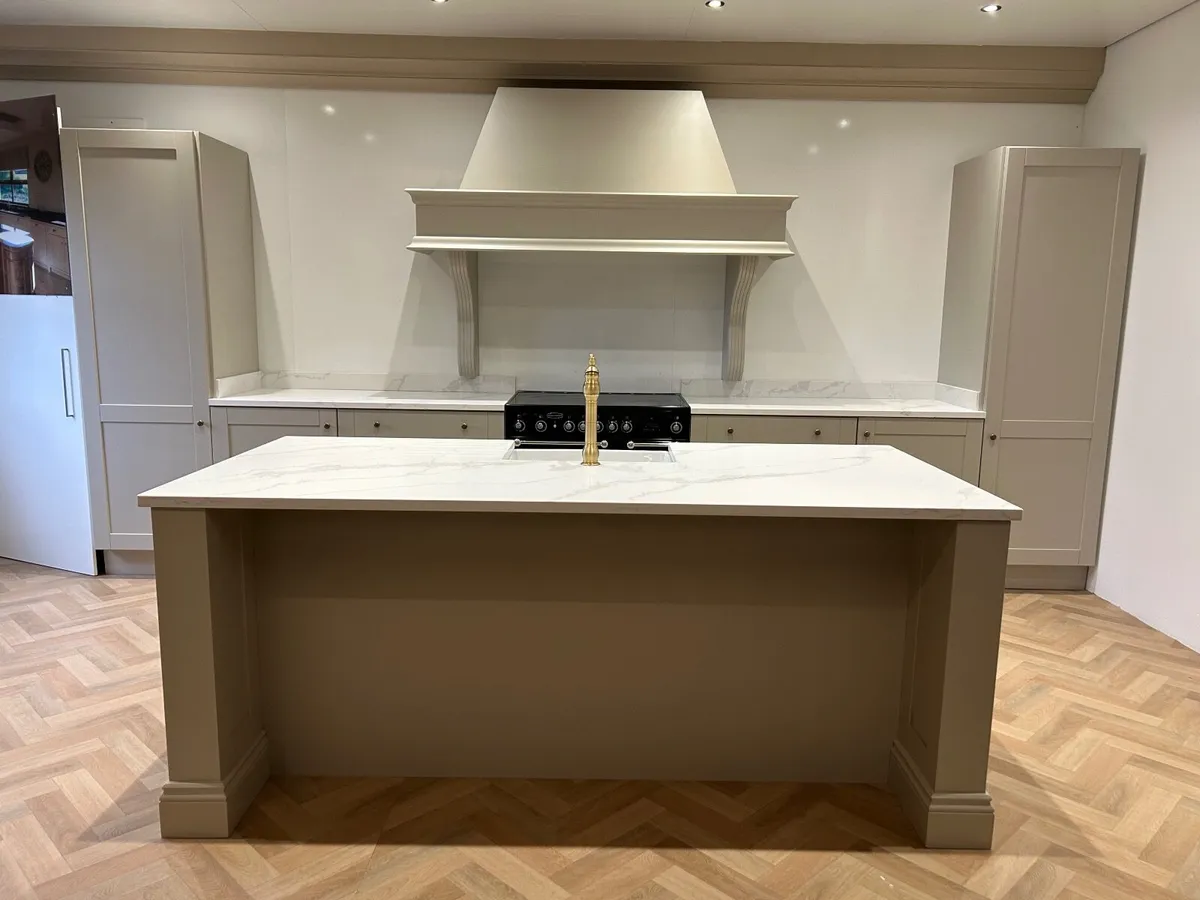 Ex display Kitchen with  quartz worktops - Image 1