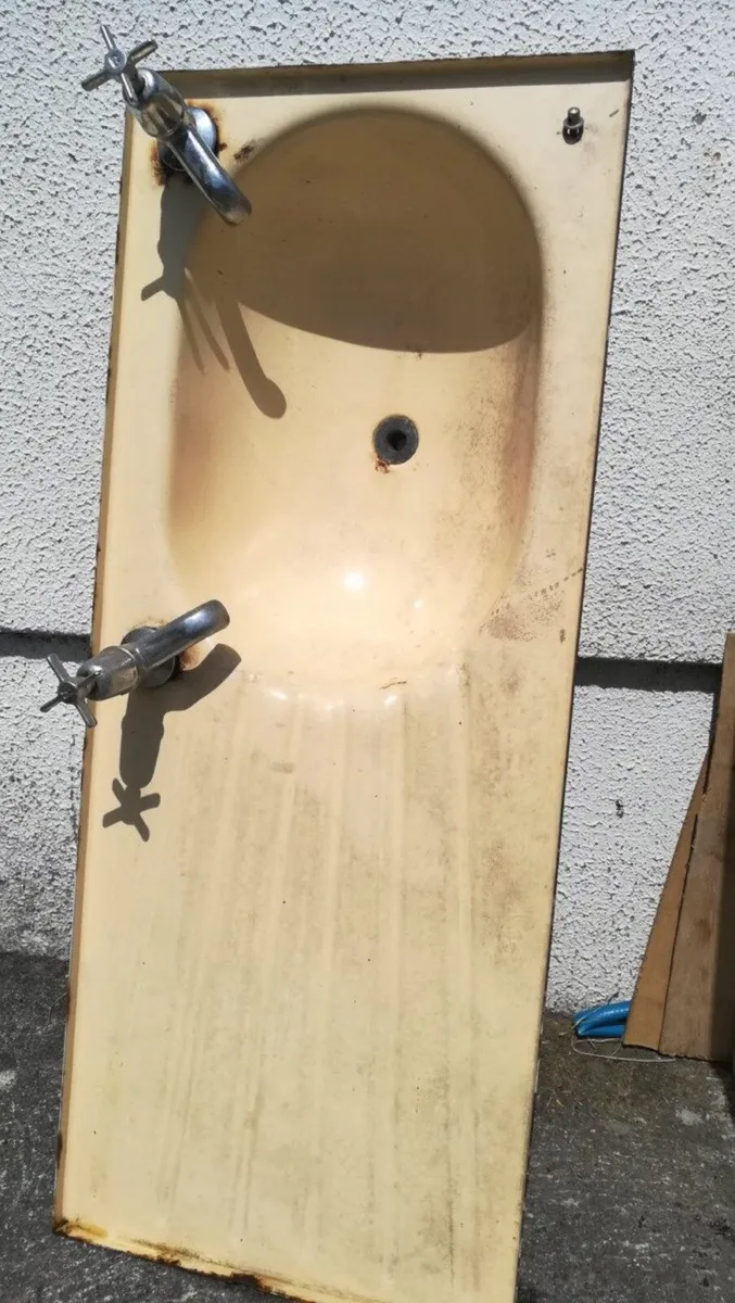 Vintage metal and enamel outdoor Sink - Image 1