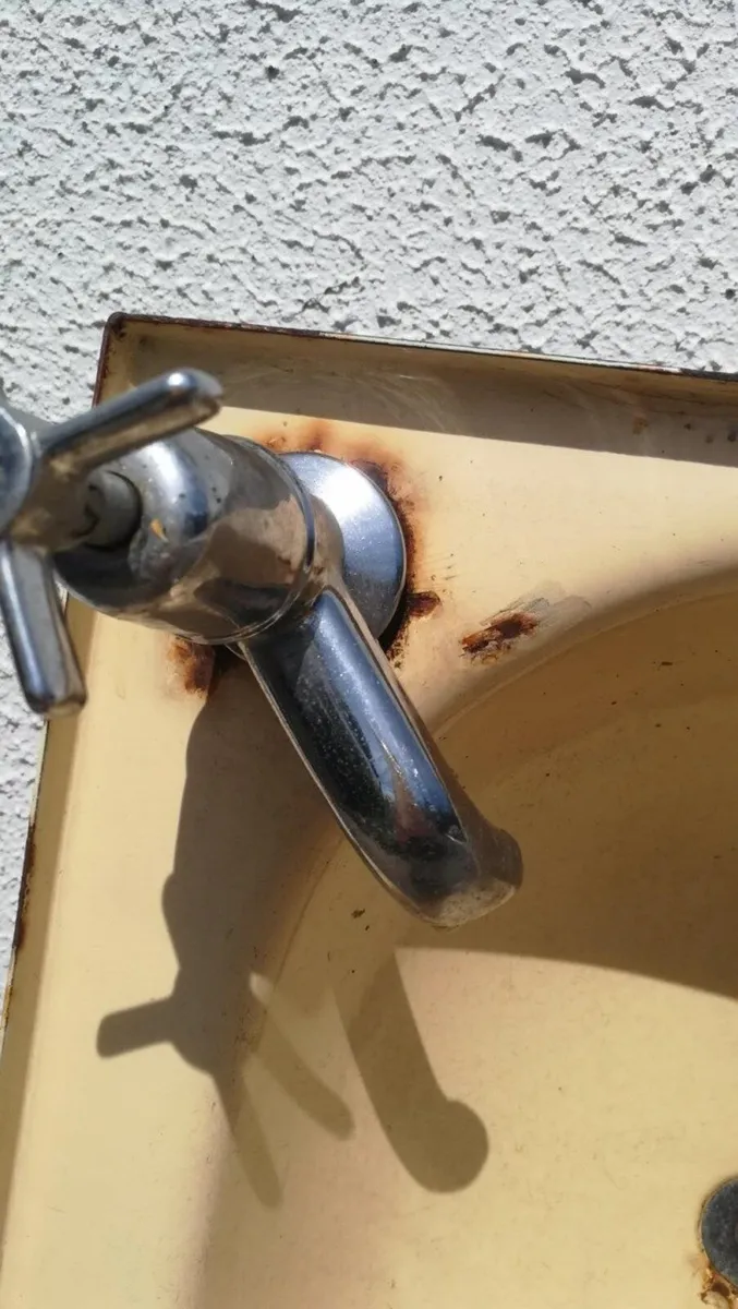 Vintage metal and enamel outdoor Sink - Image 4