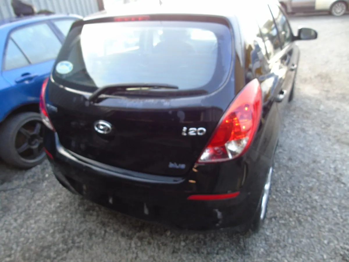 hyundai i20 1.4 diesel breaking 2014 model - Image 4