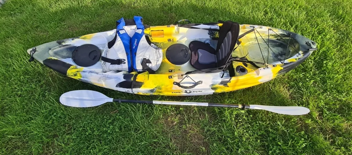 9ft Sit-On-Top Kayak Bundle - Image 1