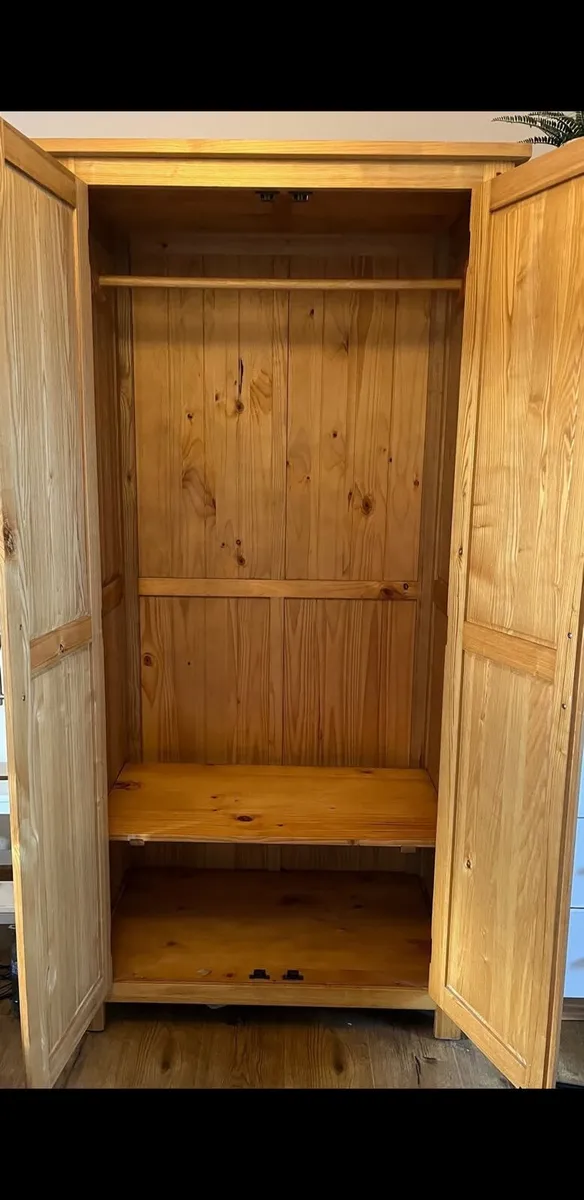Solid oak double door wardrobe - Image 2