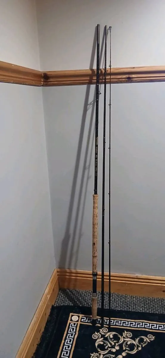 Shakespeare golden salmon fly - Image 1