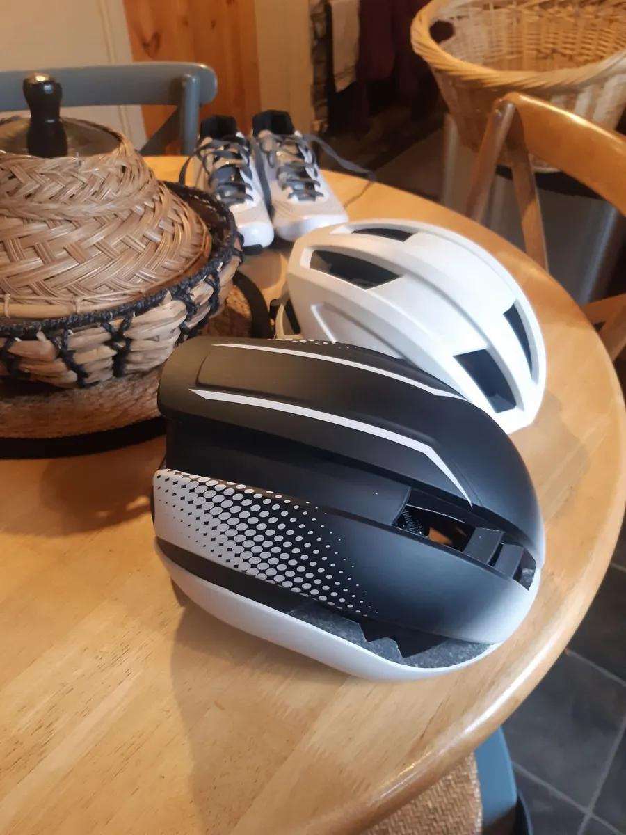 Cycle shoes/ helmets - Image 1
