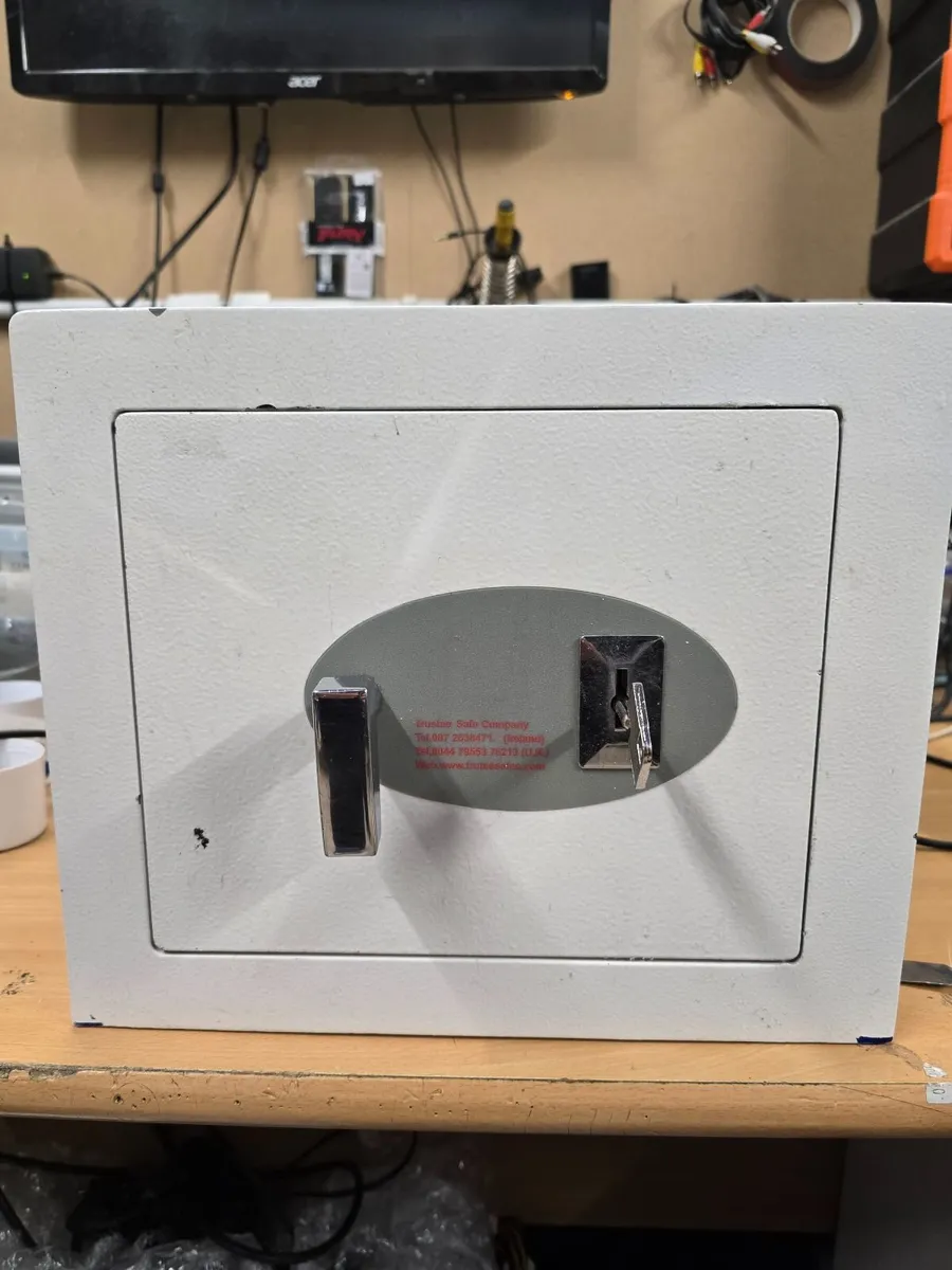 Security Safe with 2 Keys - Image 1