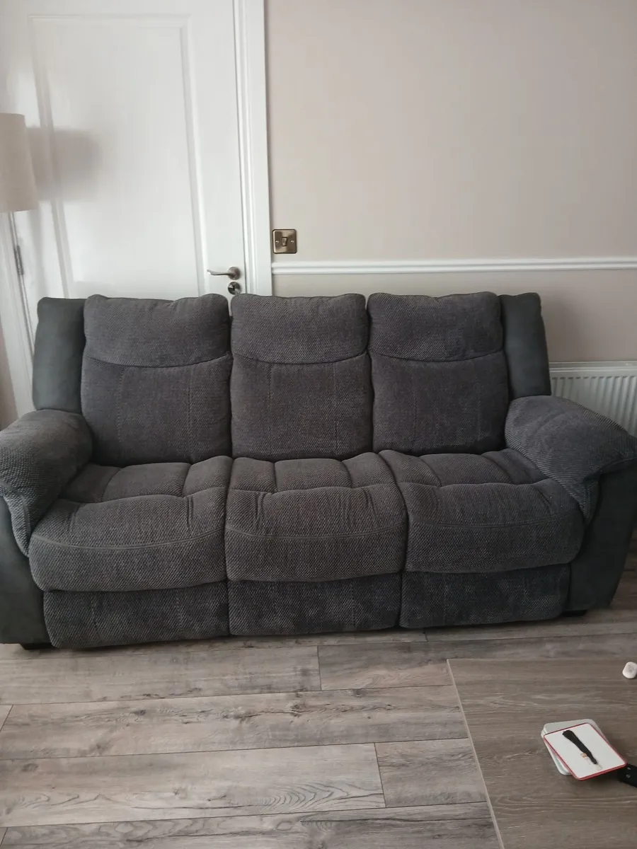 Sofa and two arm chairs - Image 1