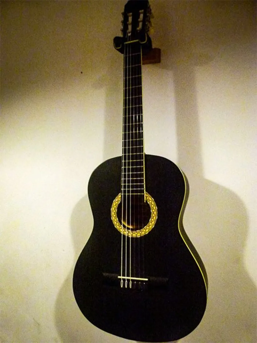 Classical Guitar - Restrung - Gig Bag - Image 1