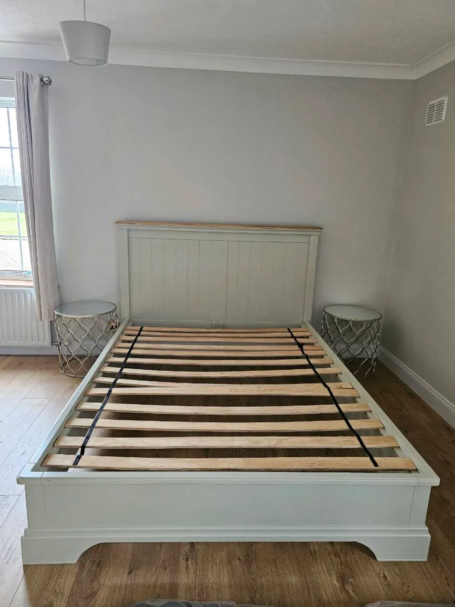 Queen Bed (6ft × 5ft)